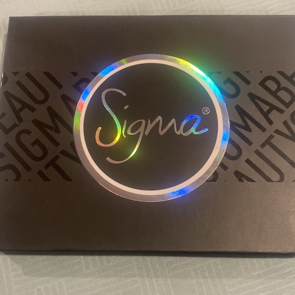 Sigma Beauty Smoke Screen Eyeshadow Palette - Picture 3 of 3